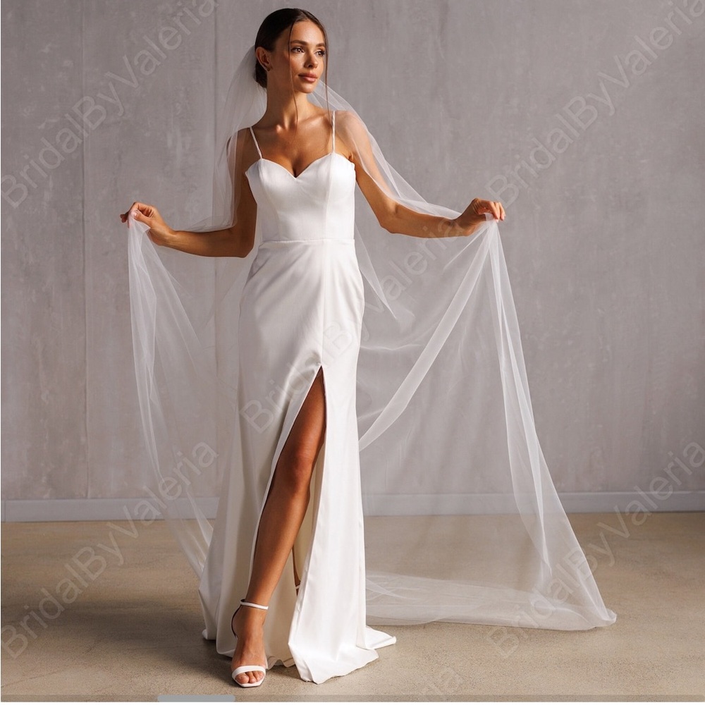 White Bridal Hair Accessory with Slit Design